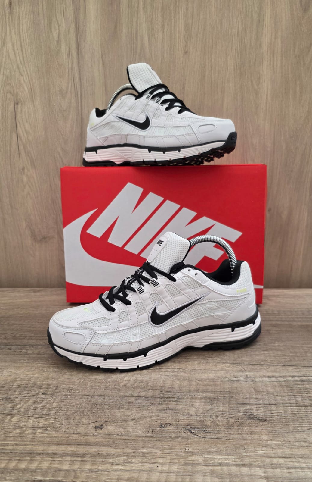 Nike p-6000 blanca logo negro