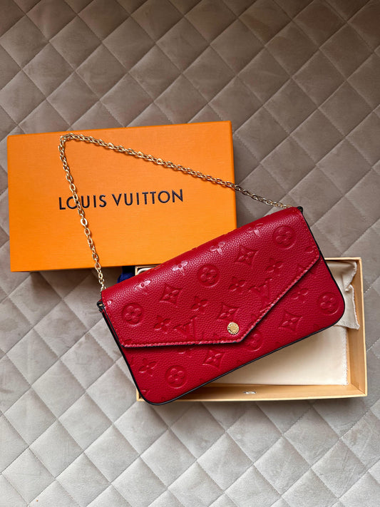 Bolso LV rojo logo dorado Pochette Félicie