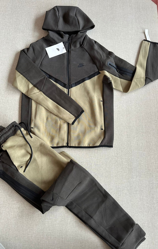 Chandal Nike tech marron logo negro