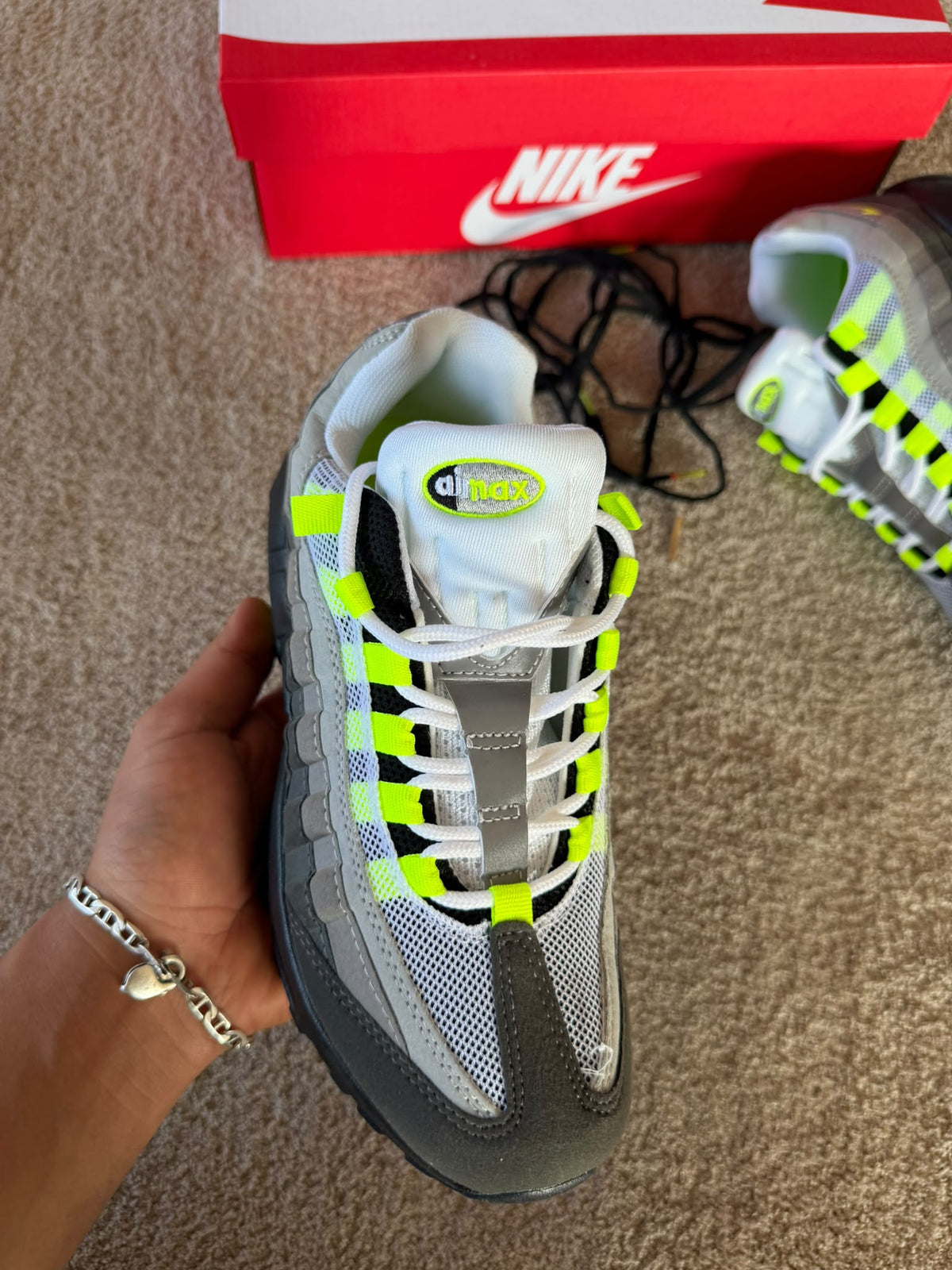 Air max 95 tricolor logo fluor