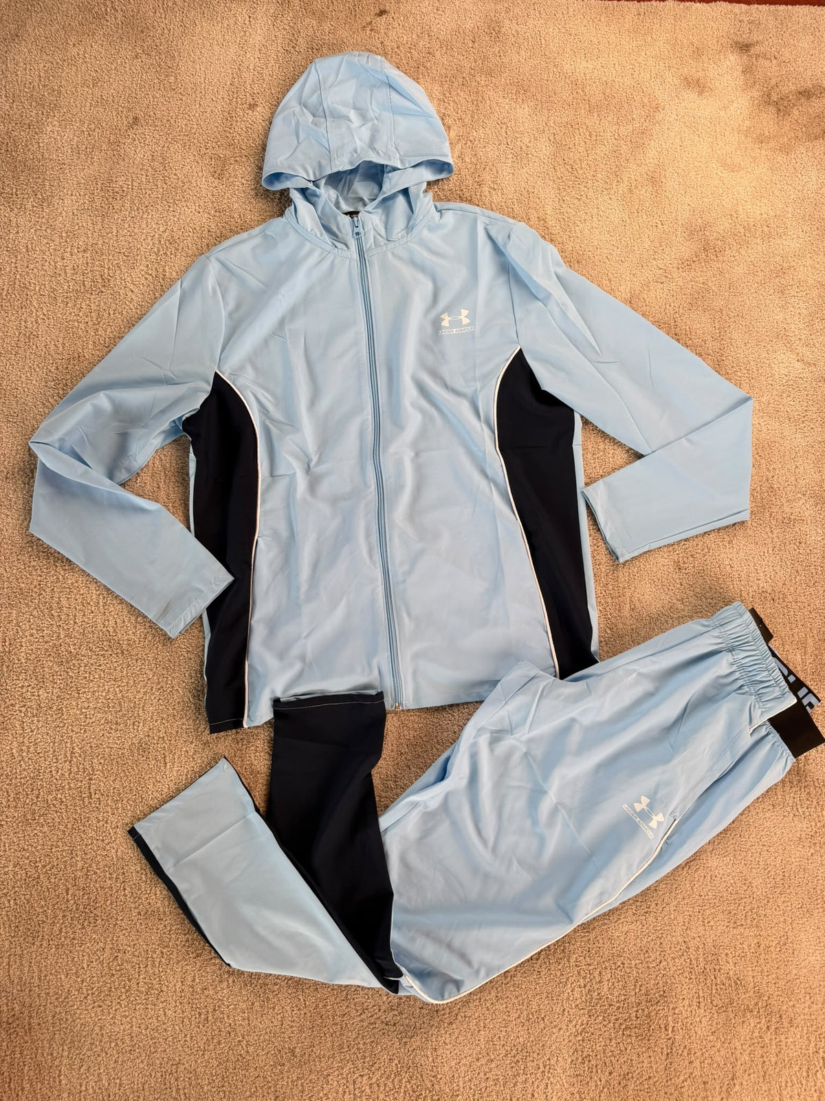 Chandal Under Armour azul claro logo blanco