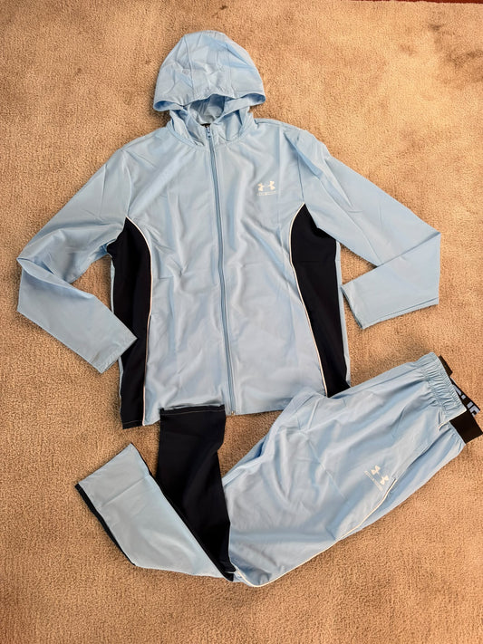 Chandal Under Armour azul claro logo blanco