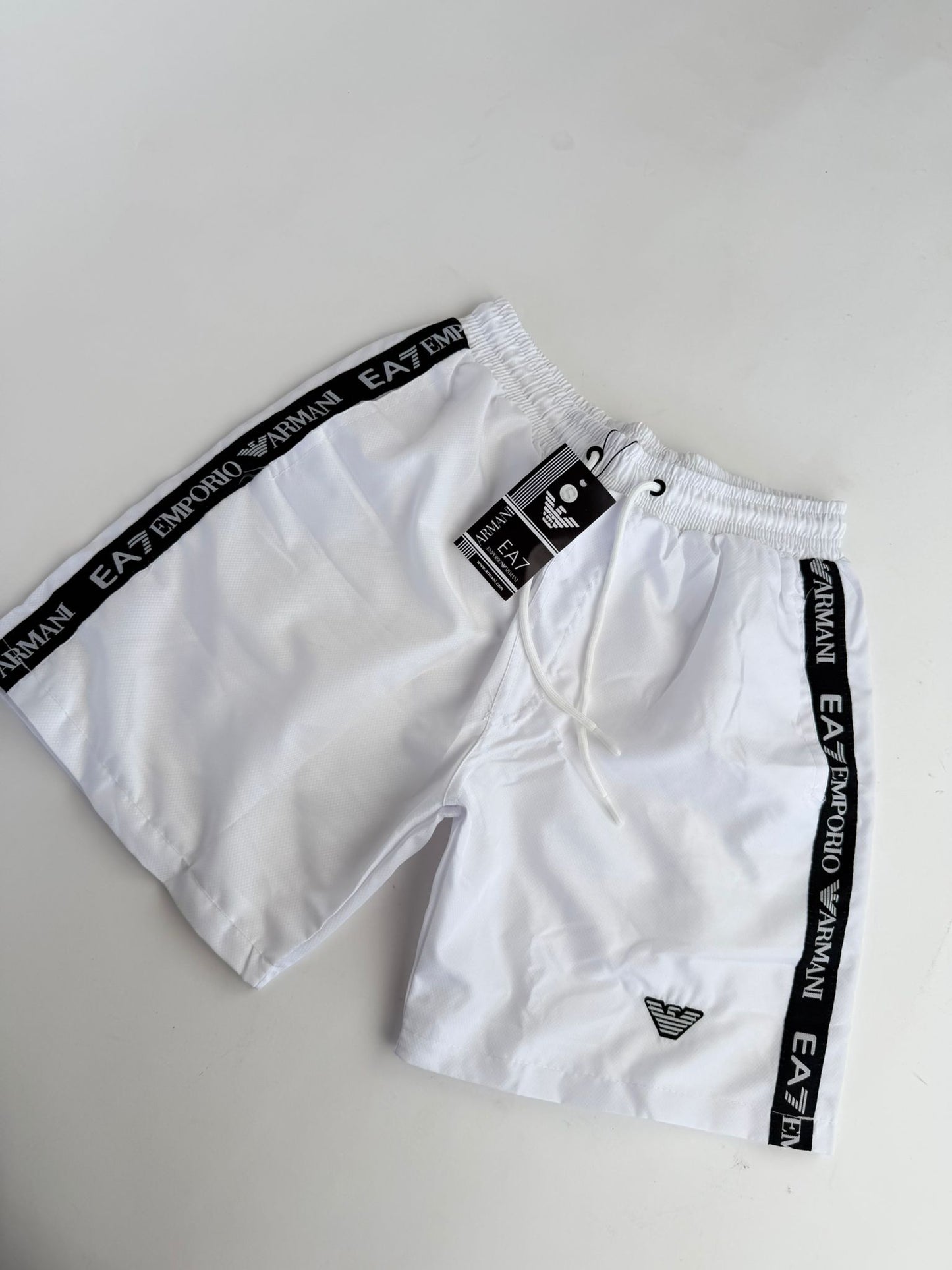 Pantalon Corto Armani blanco logo negro