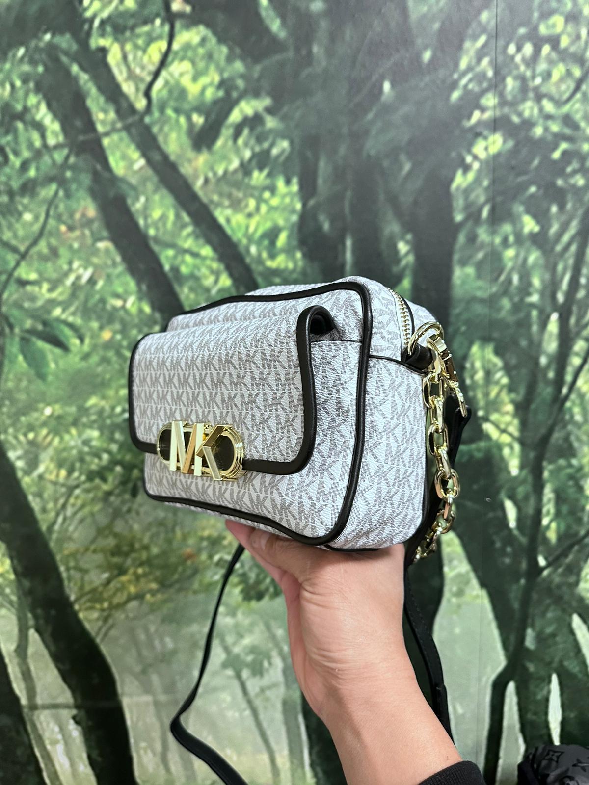 Bolso Michael Kors blanco y gris logo dorado