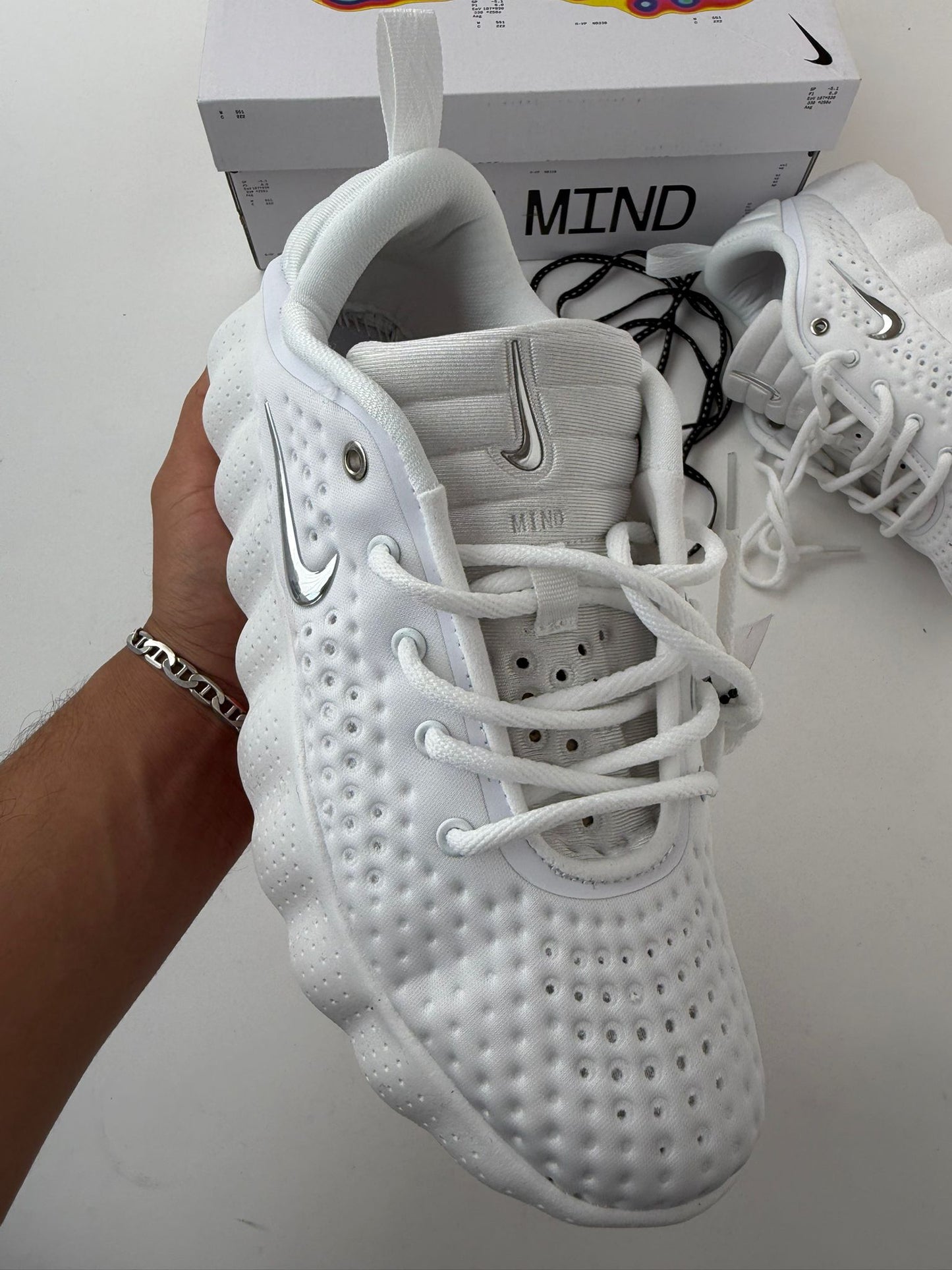 Zapatillas Nike mind blancas logo plateado