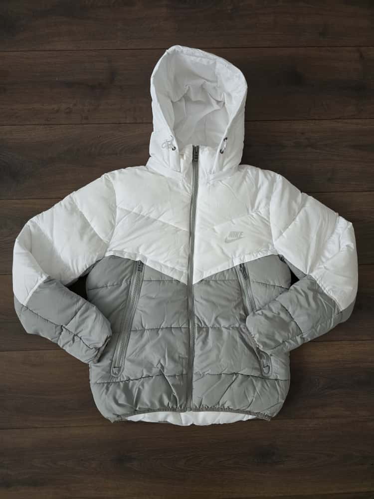 Abrigo nike blanco gris