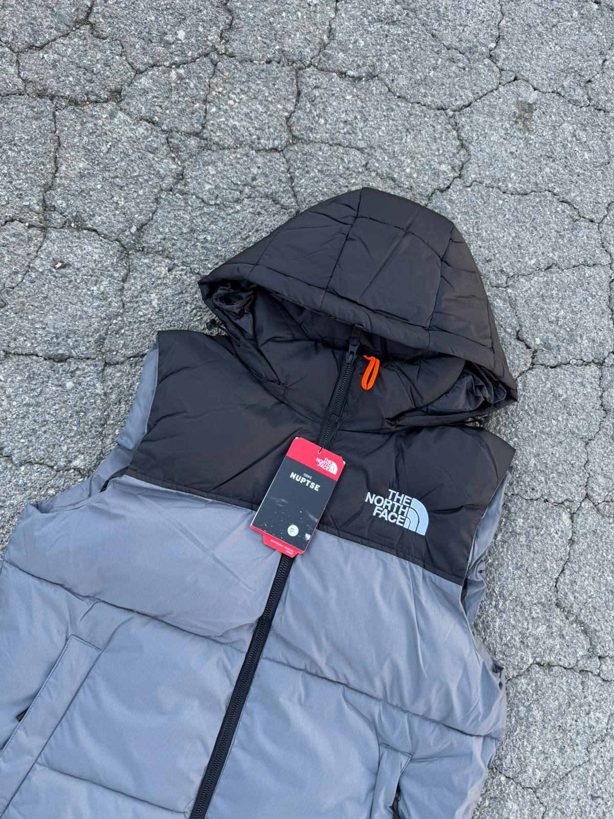 Chaleco North Face gris y negro