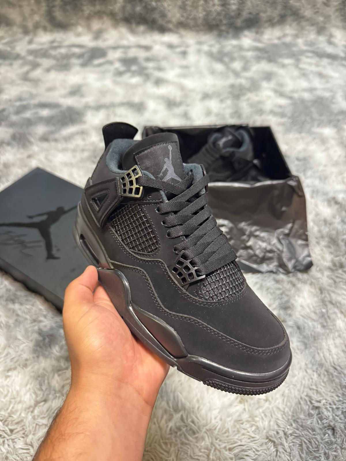 Jordan 4 negras