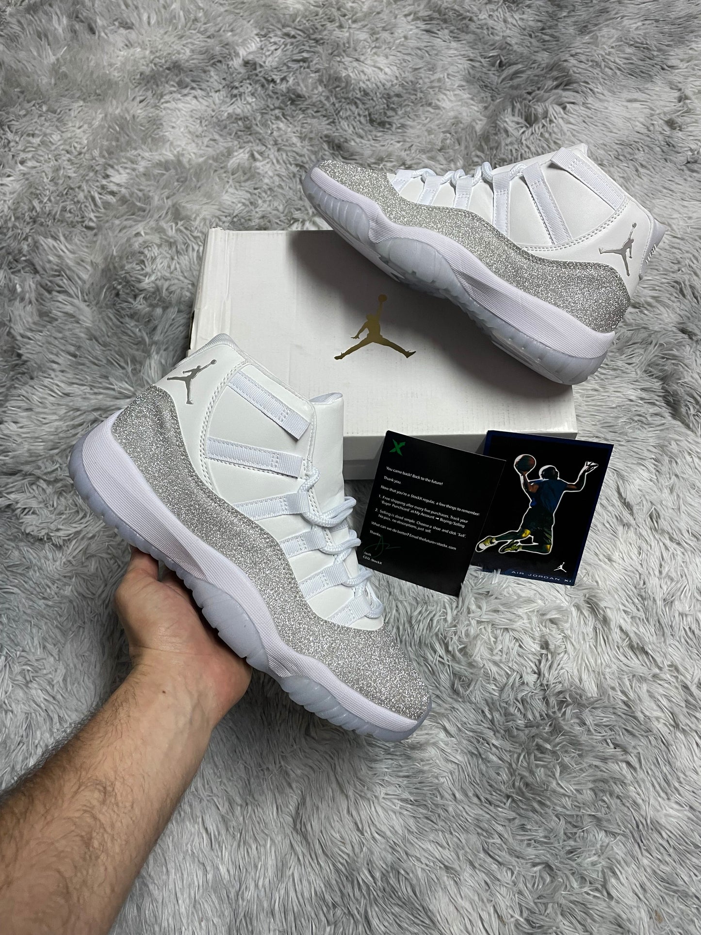 JORDAN 11 Blancas y gris