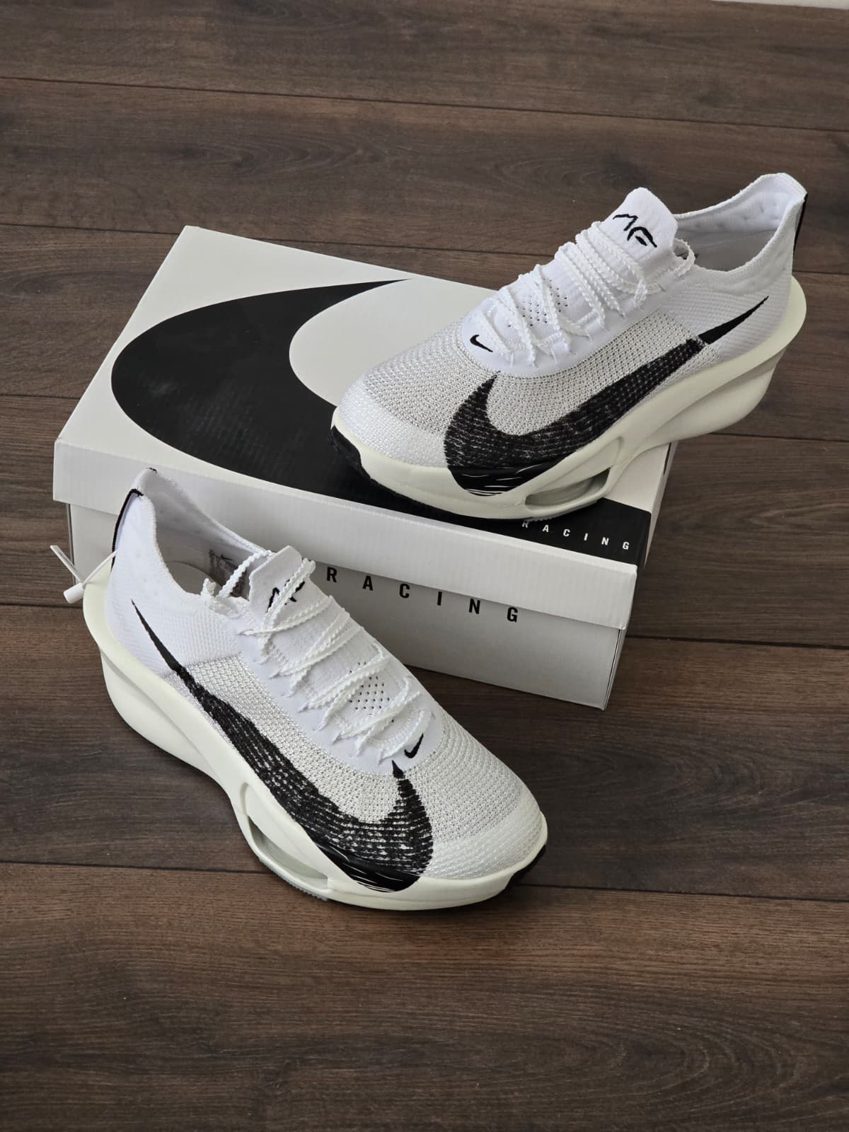 Air zoom blanca logo negro