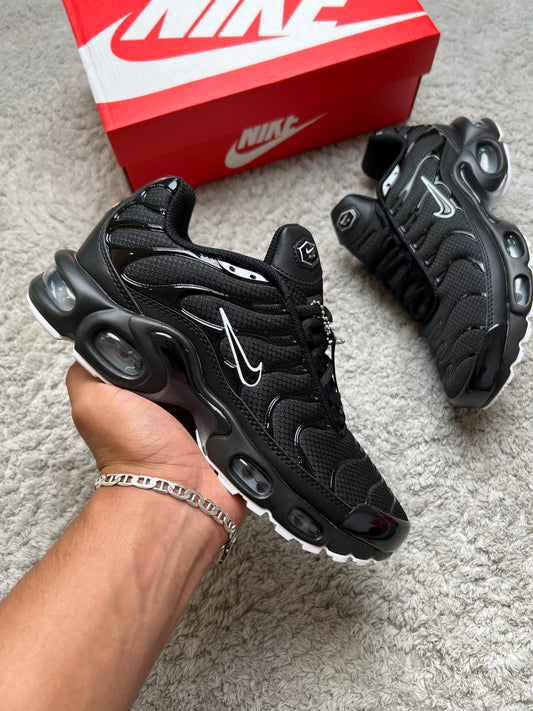 Nike tn negras contorno blanco