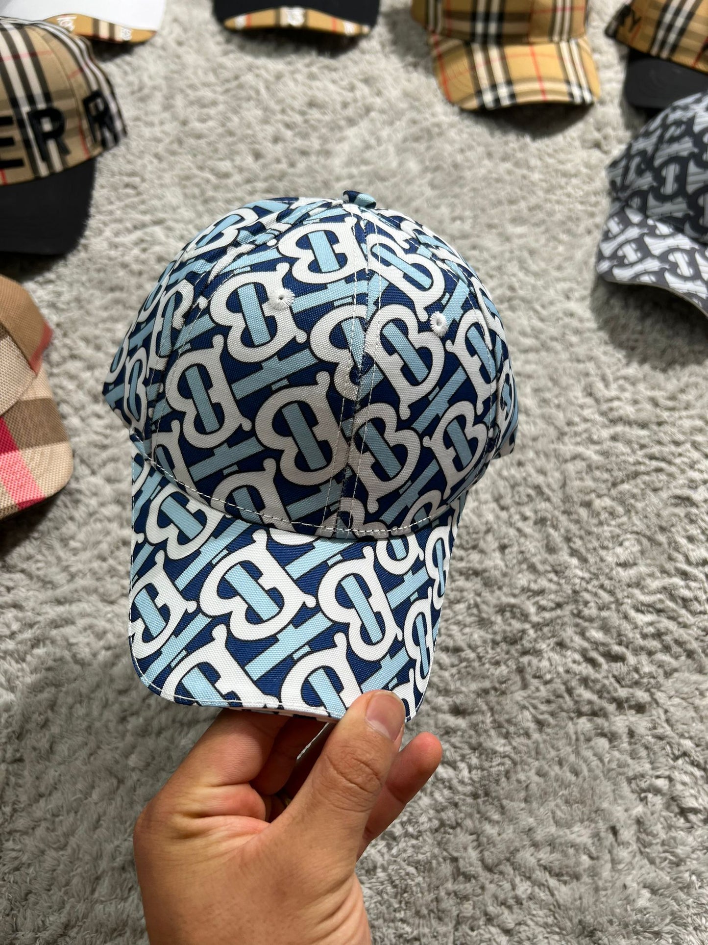 Gorra Burberry G5 azul y blanca