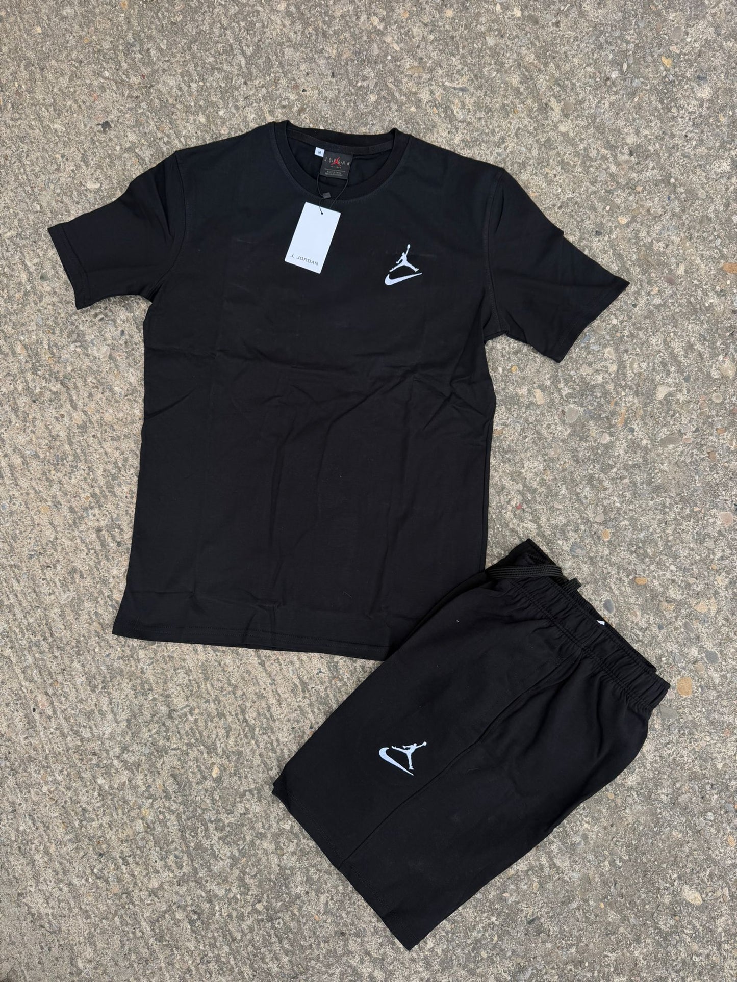 Conjunto corto jordan negro logo blanco