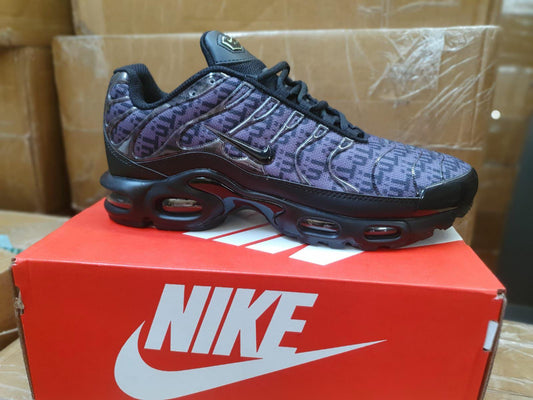 Nike tn negras y moradas logos