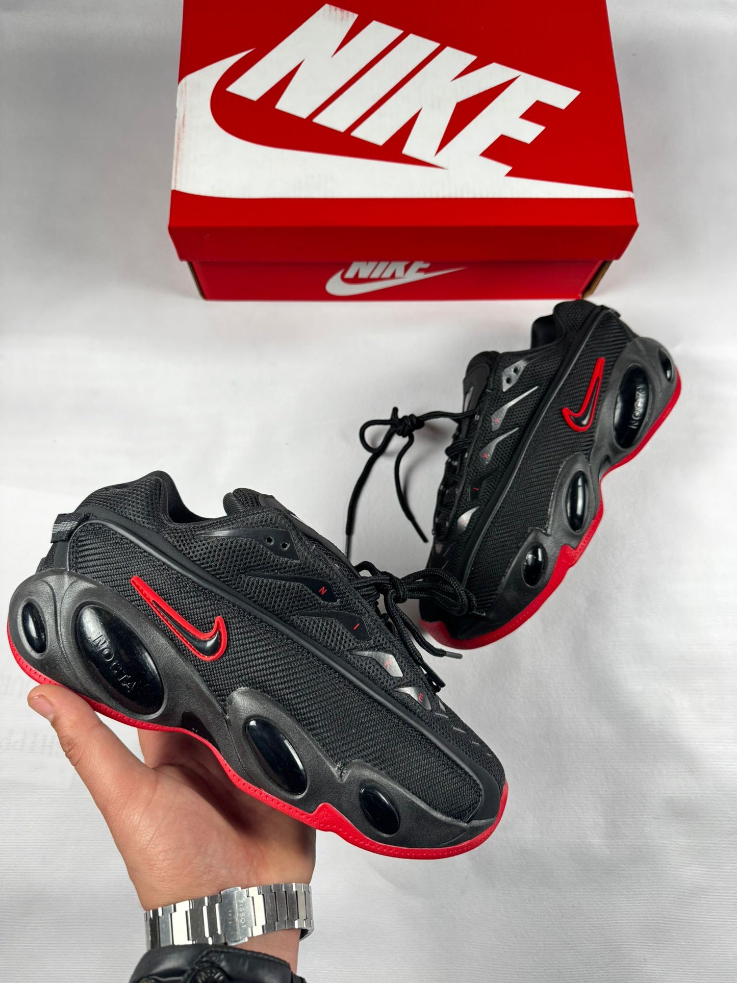 Nike nocta negra detalles rojos