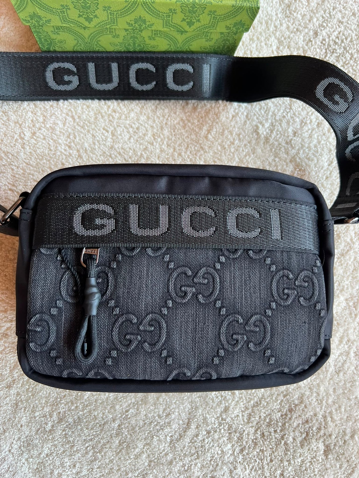 Bandolera Hombre Gucci negro detalles grises