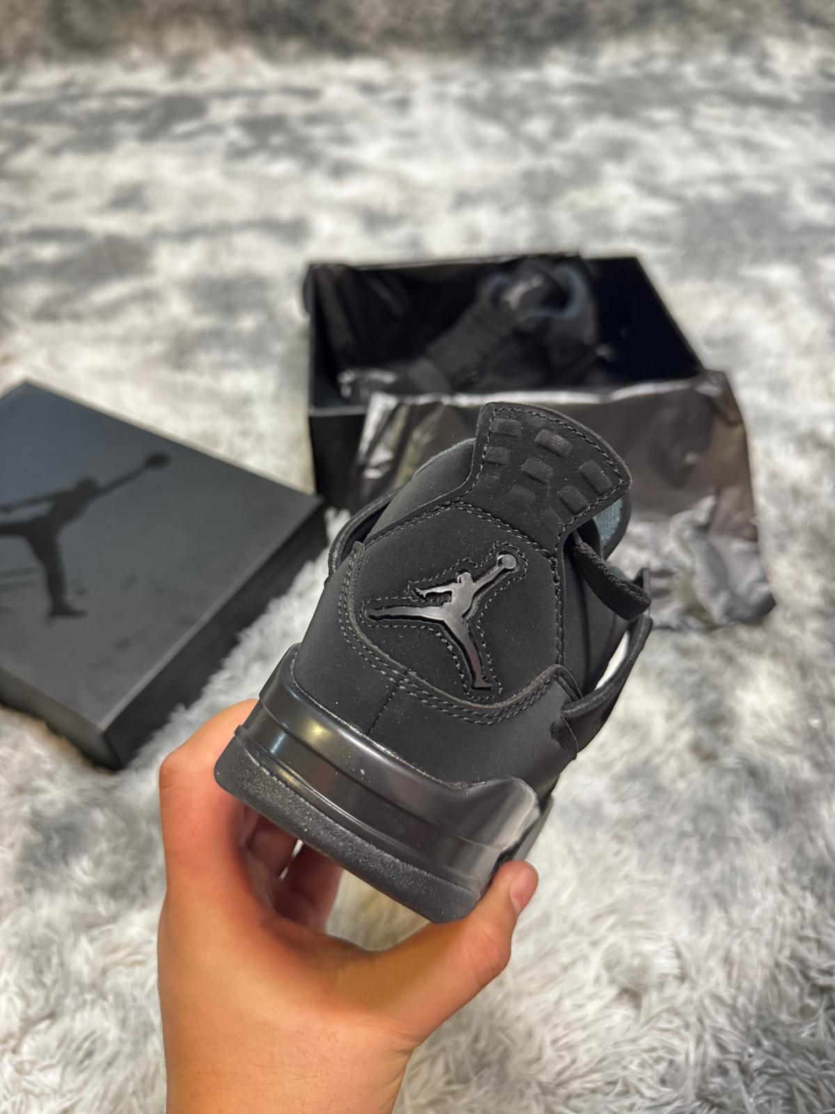 Jordan 4 negras