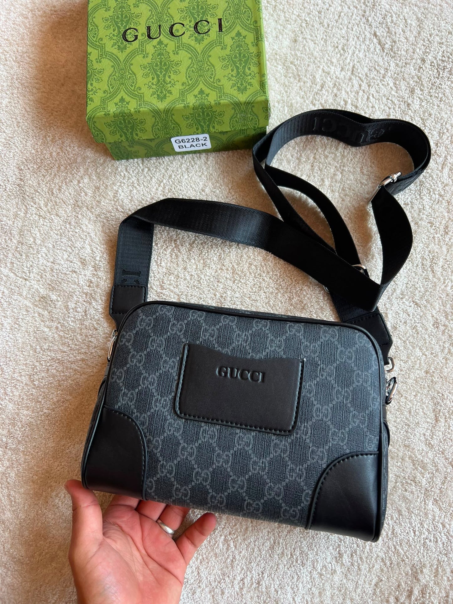 Bandolera Hombre Gucci grises detalles negros