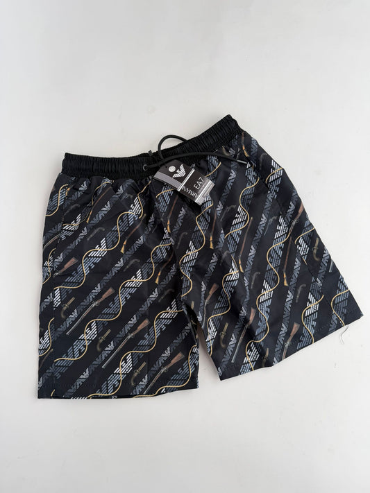 Pantalon Corto Armani negro logos grises detalles dorados