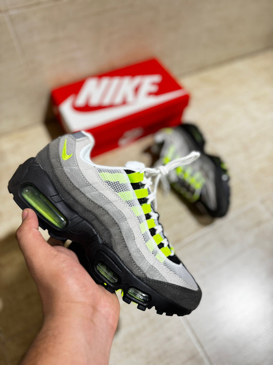 Air max 95 grises logo fluor