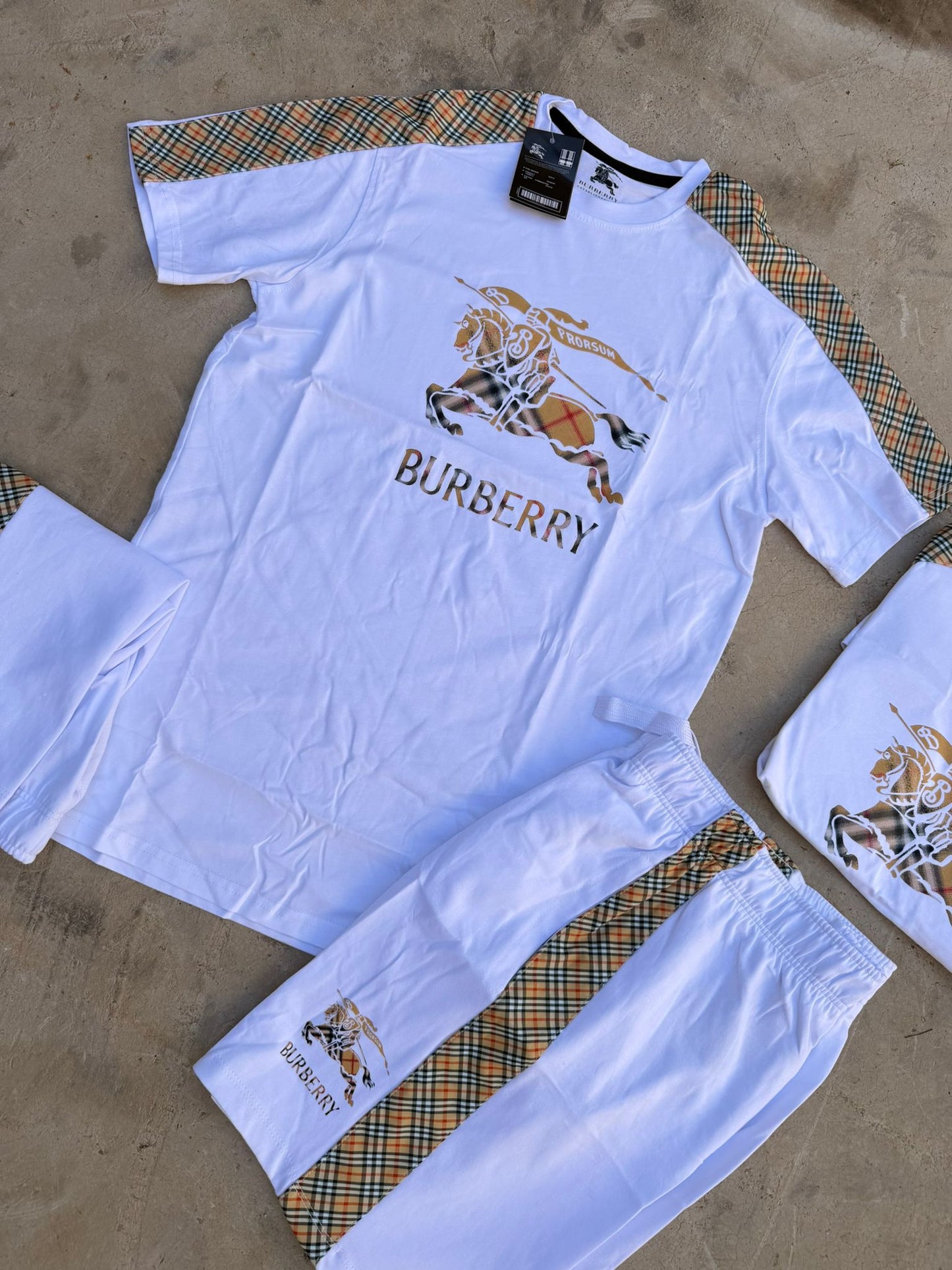 Conjunto corto burberry blanco logo tricolor