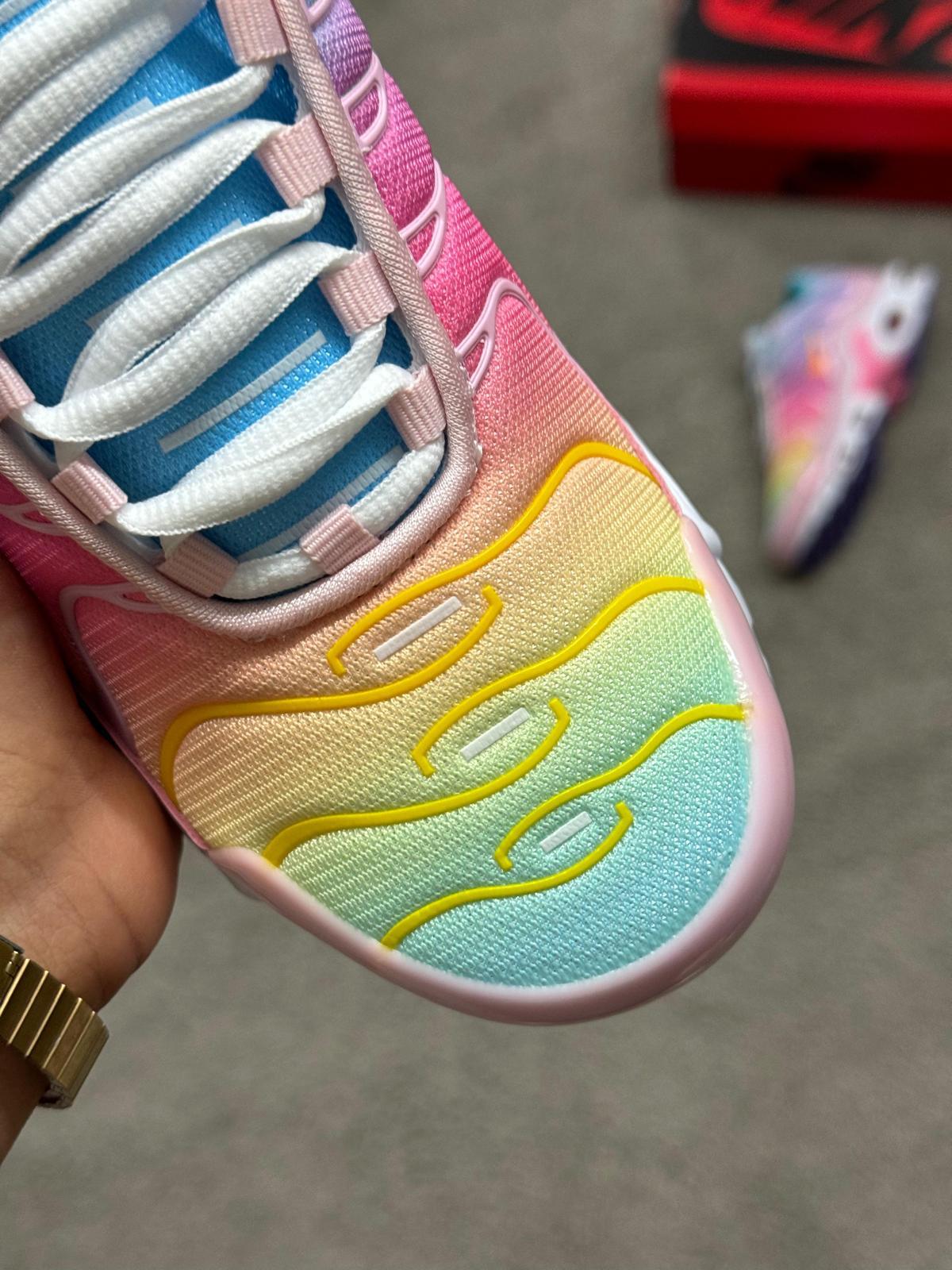 Nike TN rosas y azules logo naranja contorno amarillo