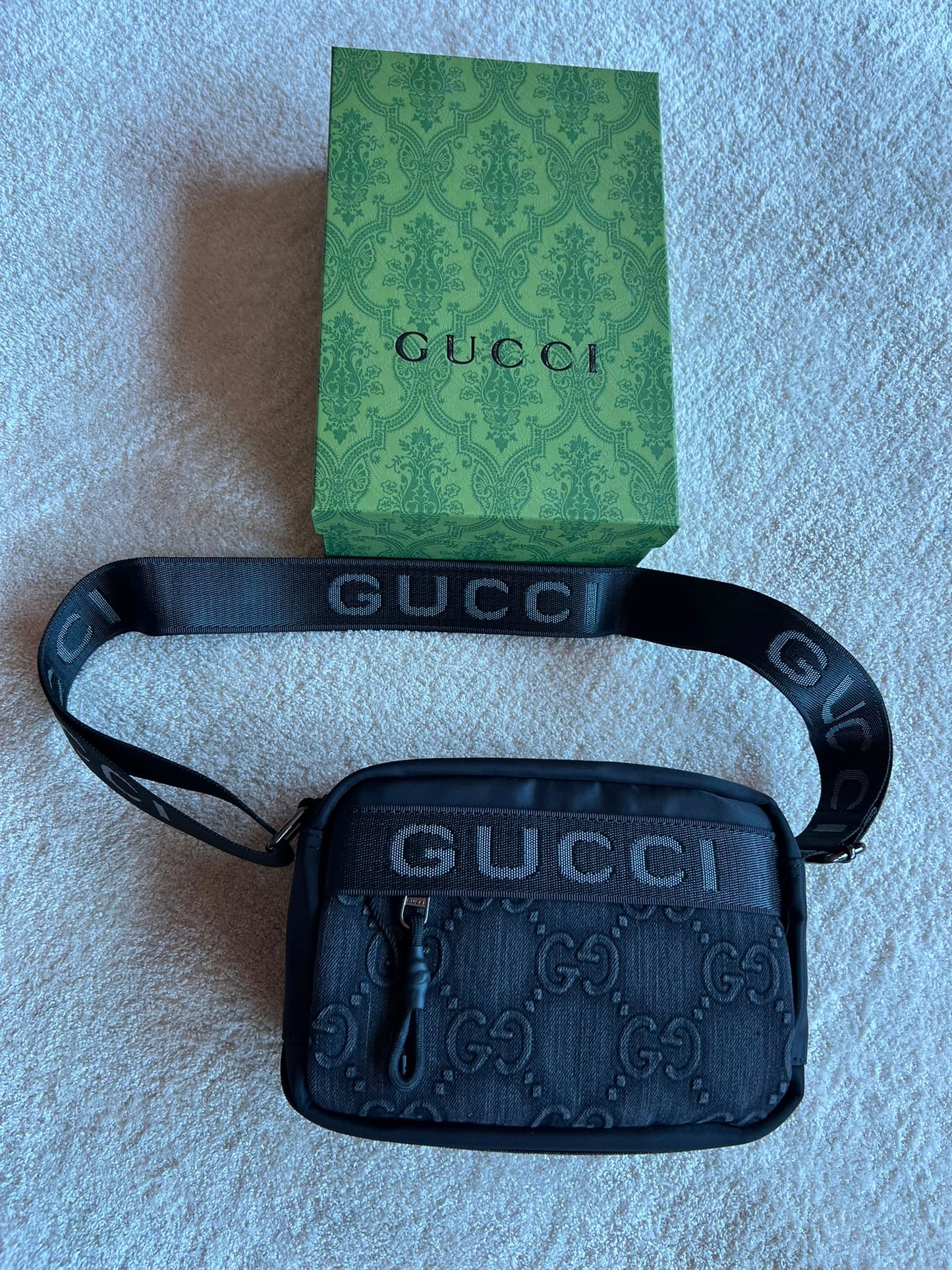 Bandolera Hombre Gucci negro detalles grises