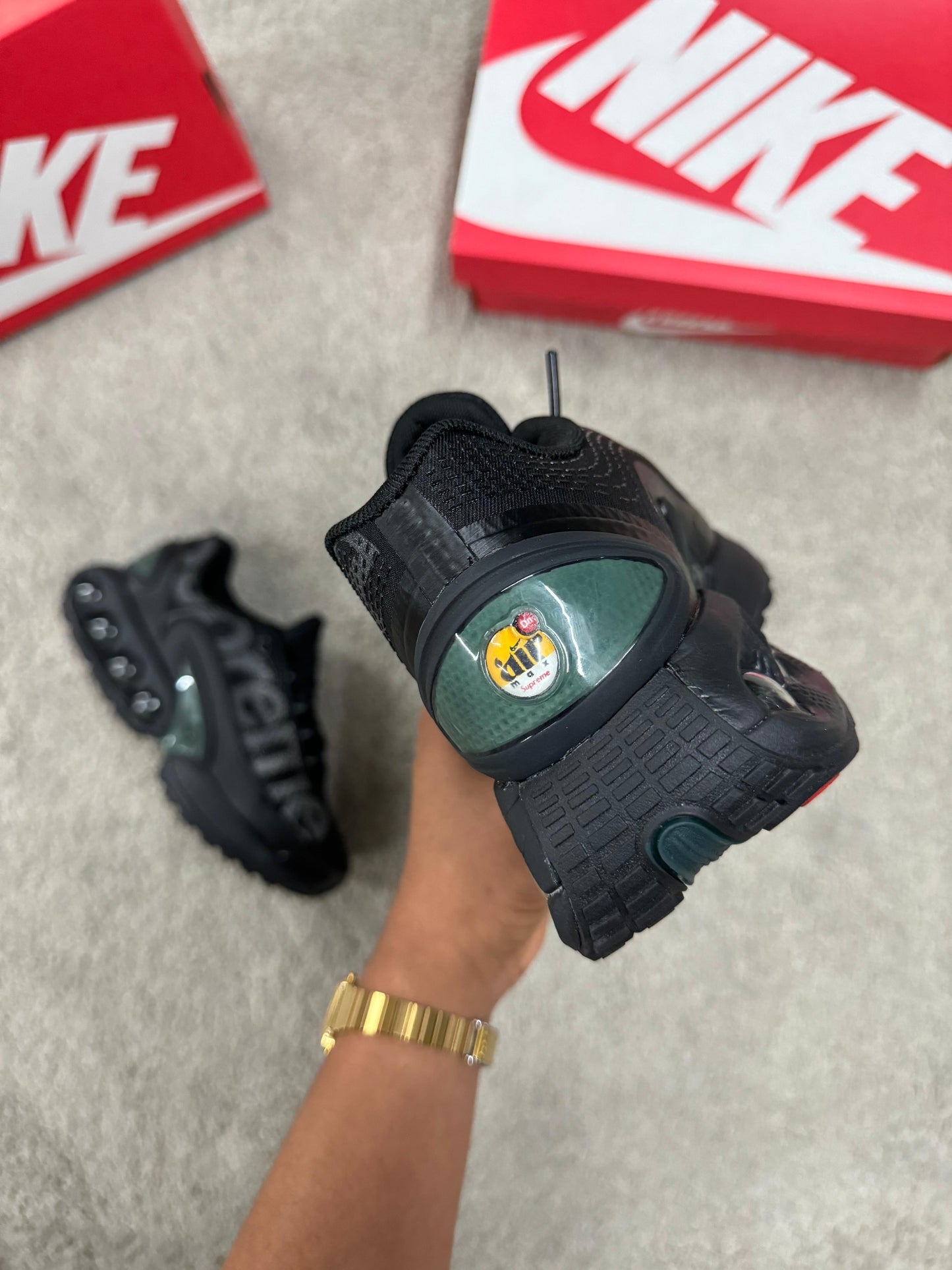 Nike TN DN x Supreme negras