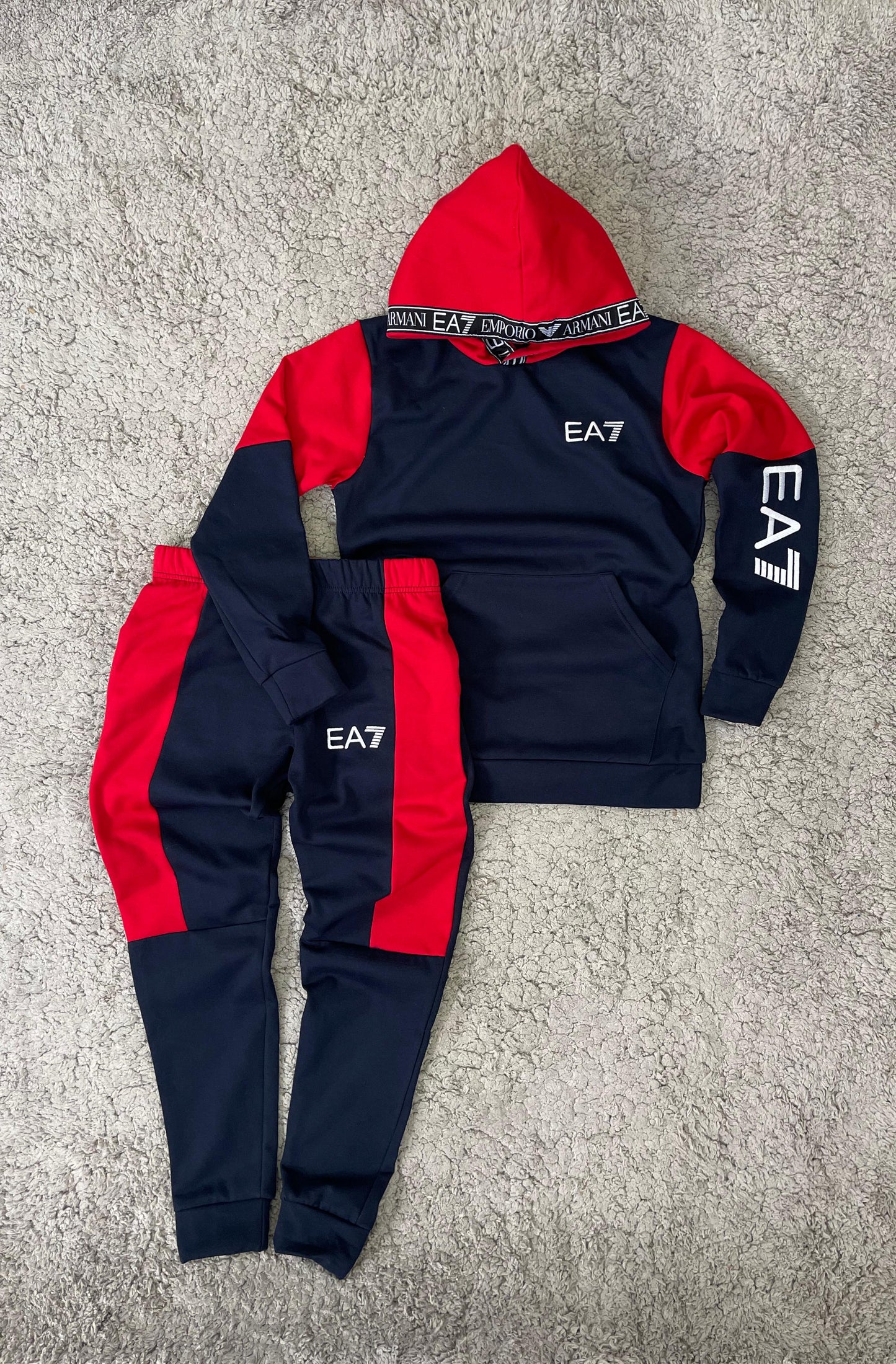 Chandal ARMANI azul marino y rojo logo blanco