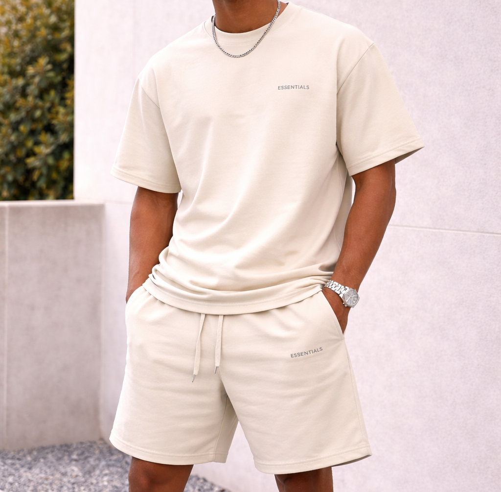 Conjunto Essentials crema logo gris