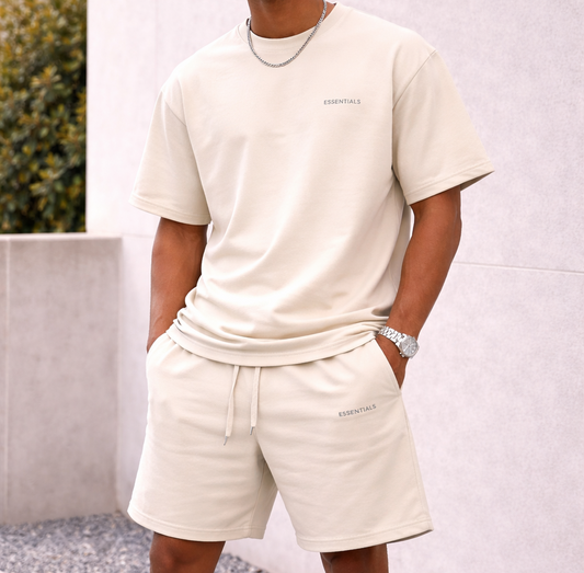 Conjunto Essentials crema logo gris