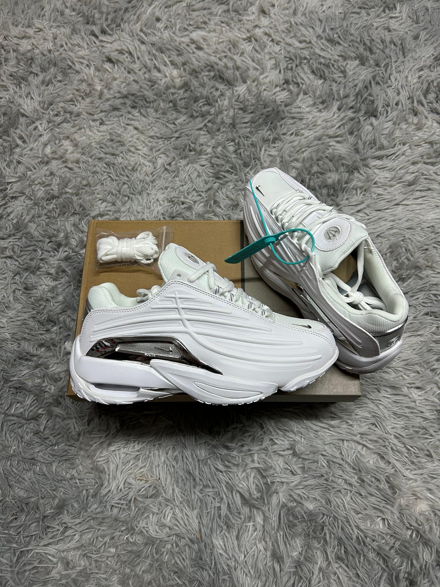 NOCTA HOT STEP II BLANCAS LOGO GRIS