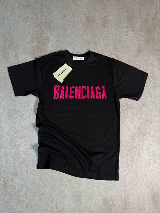 Camiseta Balenciaga negro logo rosa