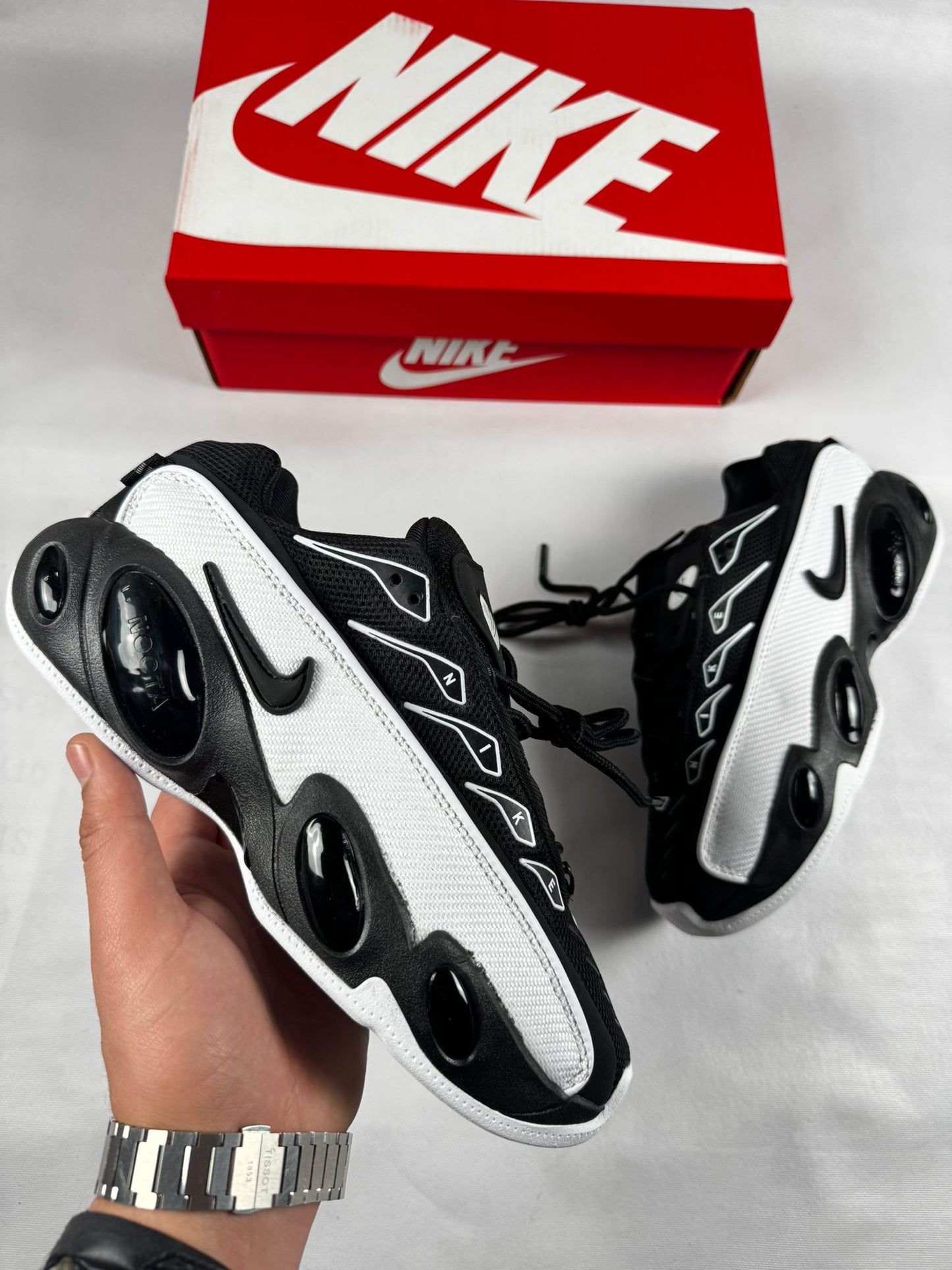 Nike nocta blancas y negro logo negro