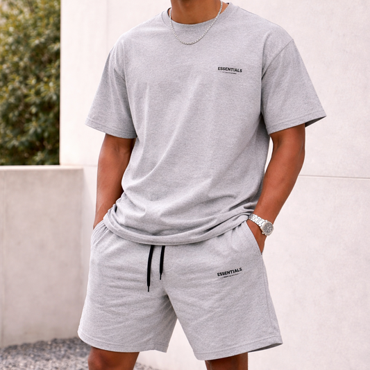Conjunto Essentials gris logo negro