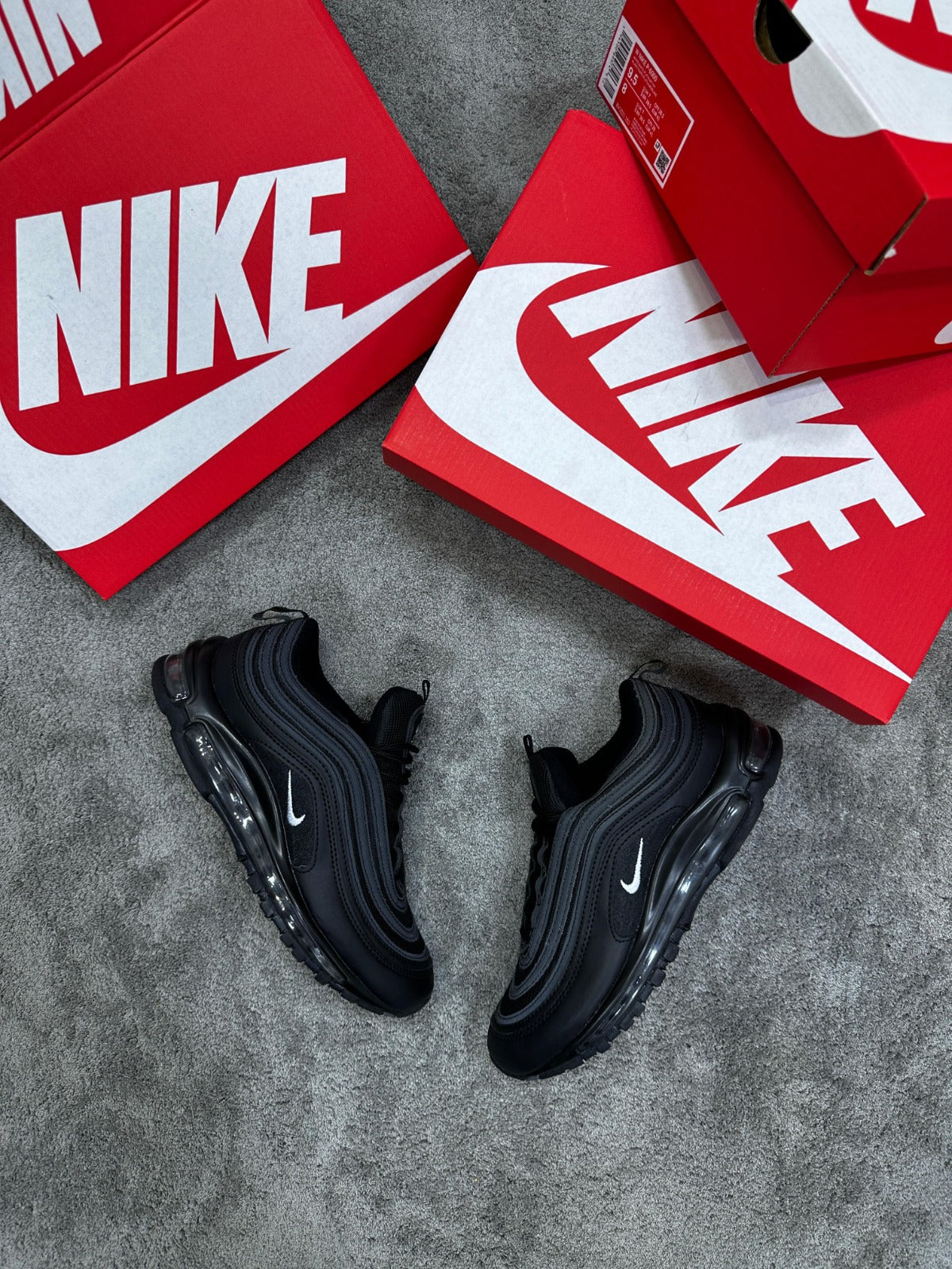 Air Max 97 negras logo blanco