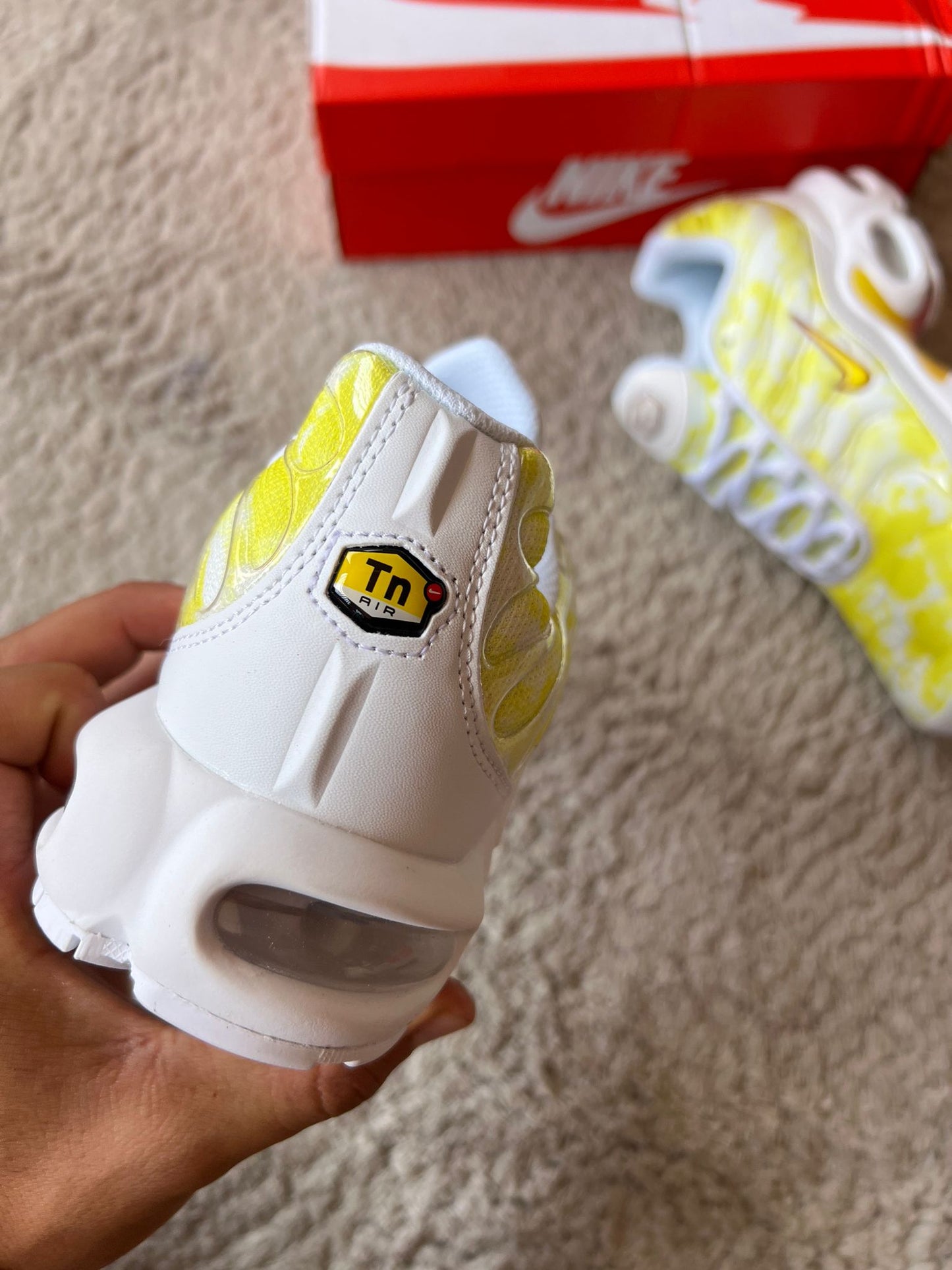 Tn blancas logo amarillo