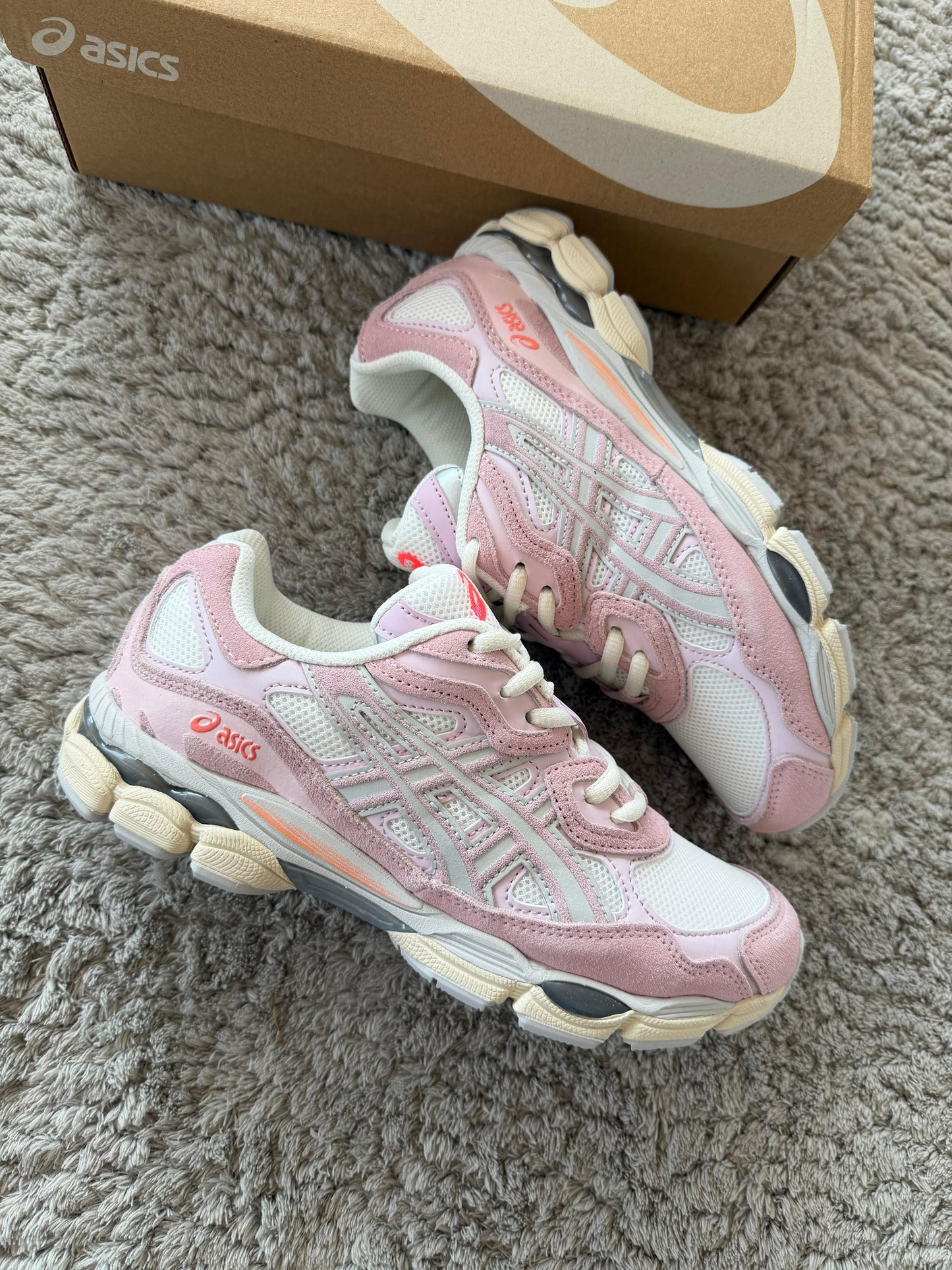 ASICS GEL-NYC rosas y blancas