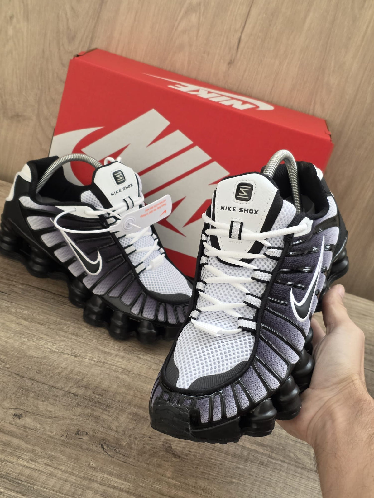 Shox negra blanca gris