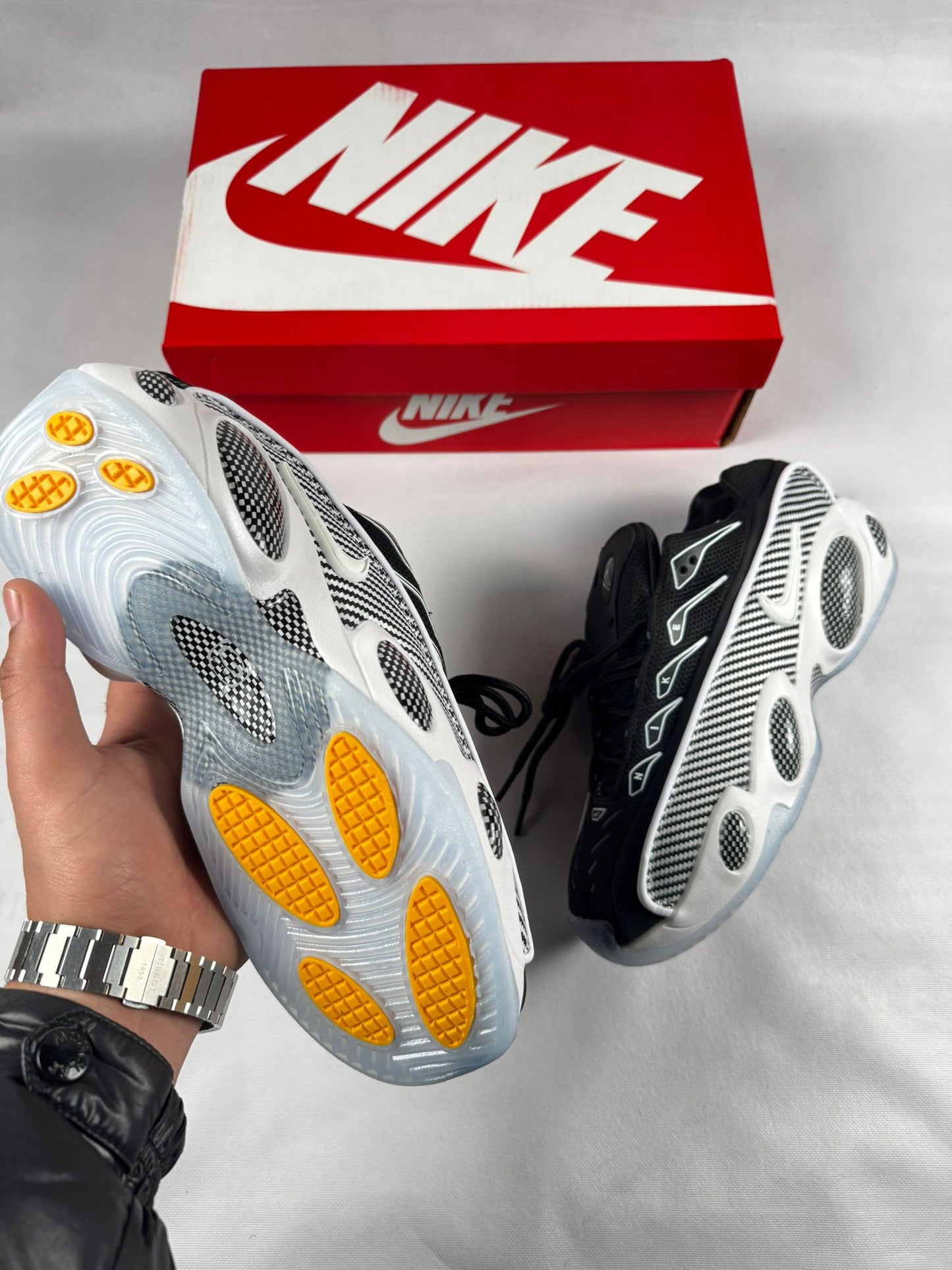 Nike nocta blanca y negra