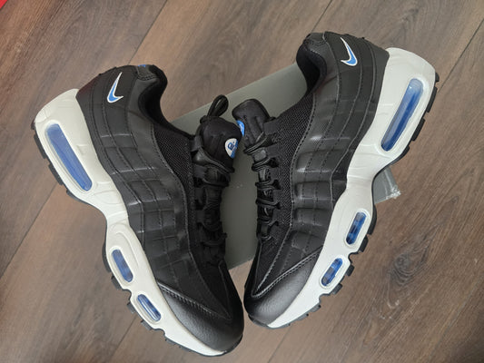 Air max 95 negra suela blanca