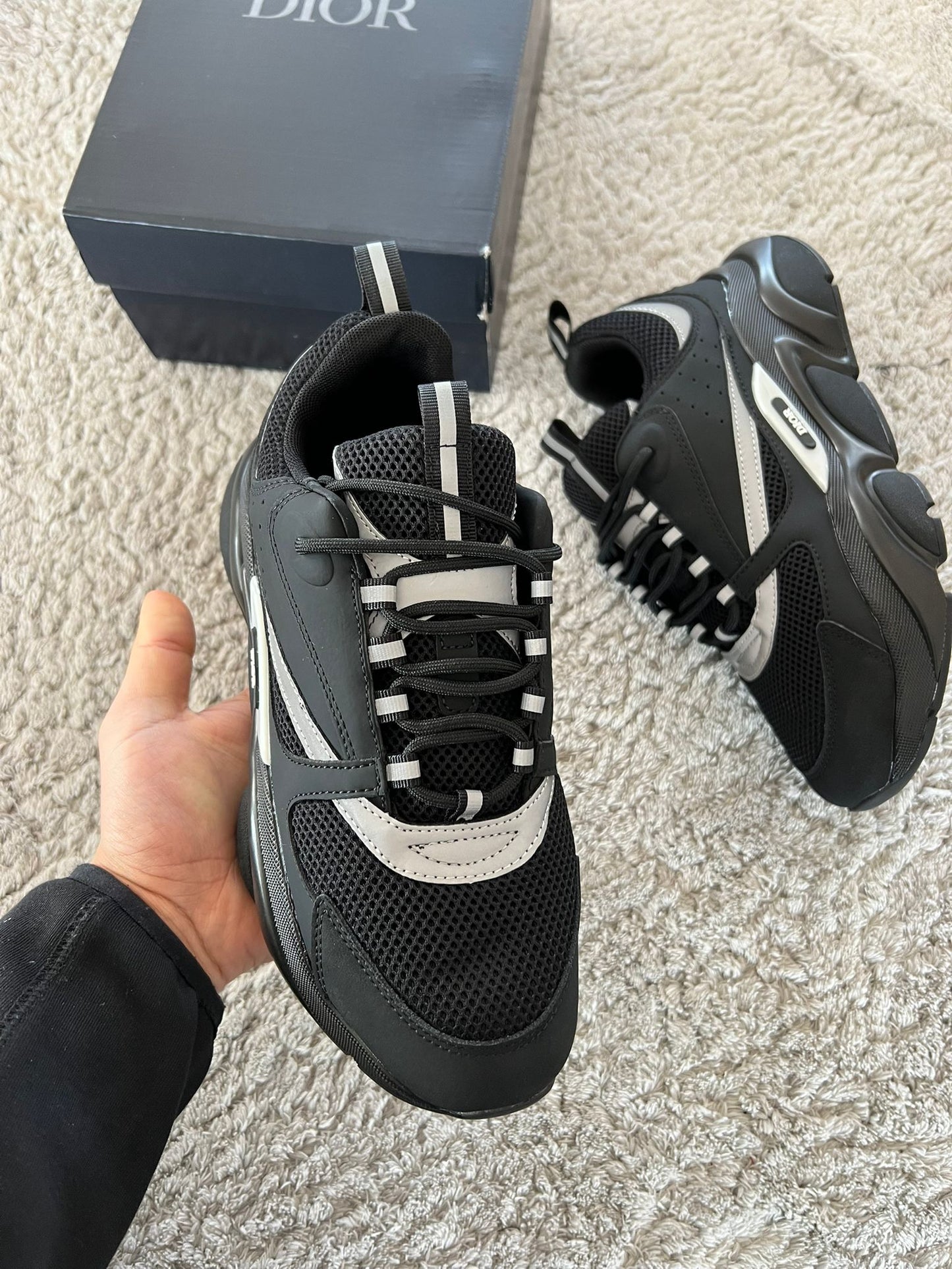 Dior b22 negra detalles grises