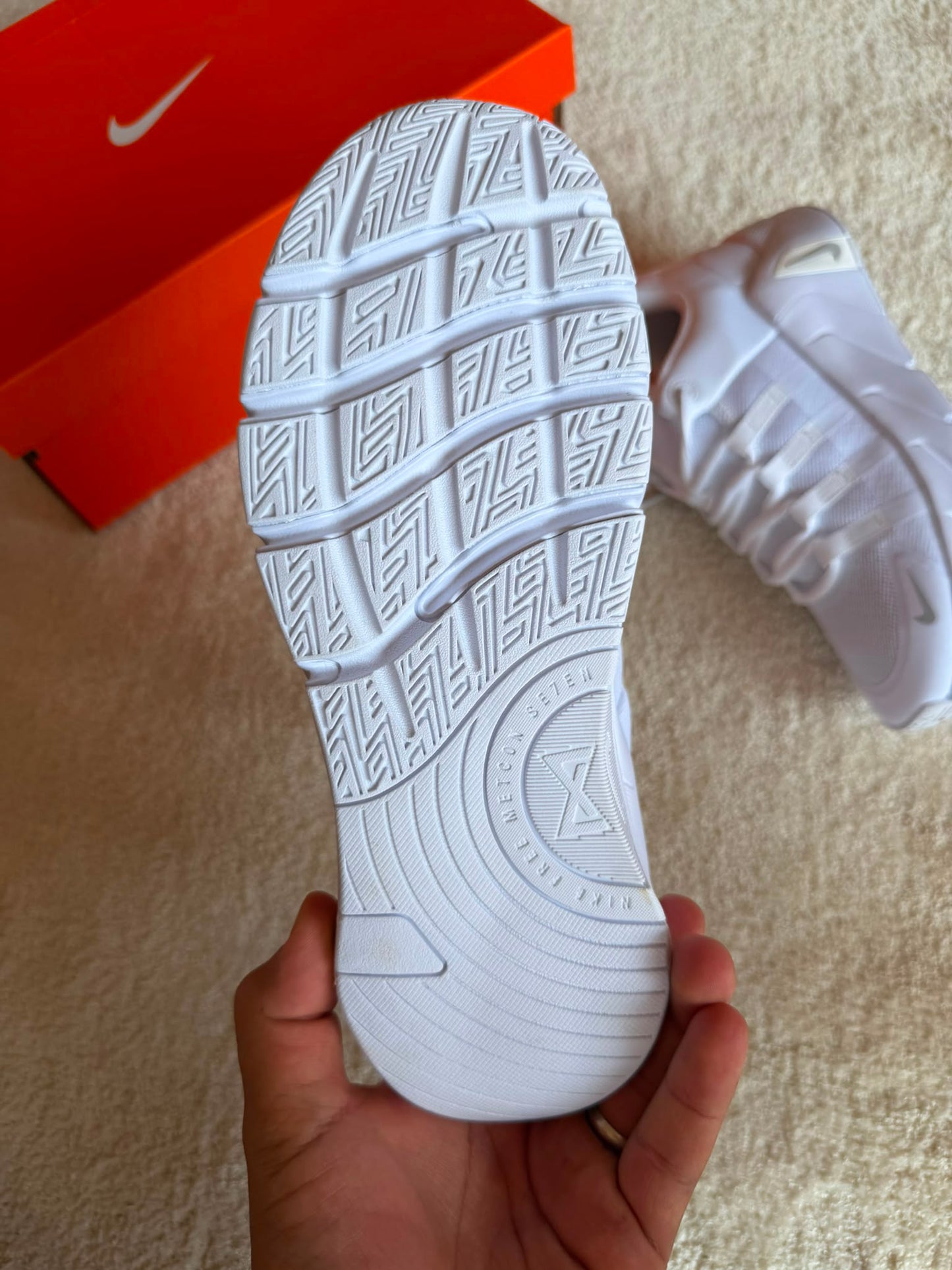 Nike Free Metcon 7 blanco logo gris