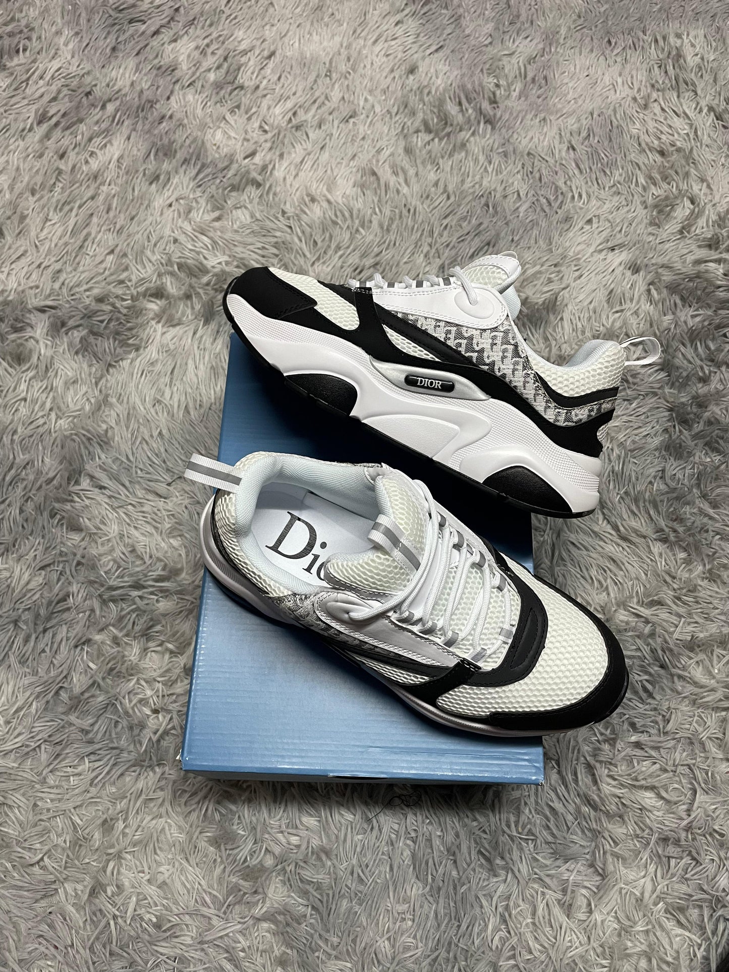 DIOR B22 BLANCO y NEGRO DETALLES GRISES