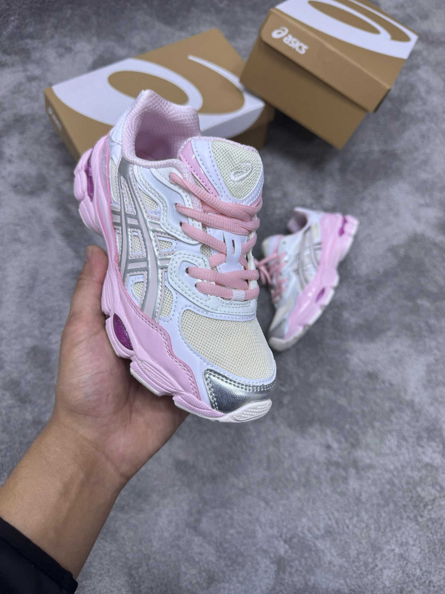 Asics GEL-NYC rosas y beige detalles blancos