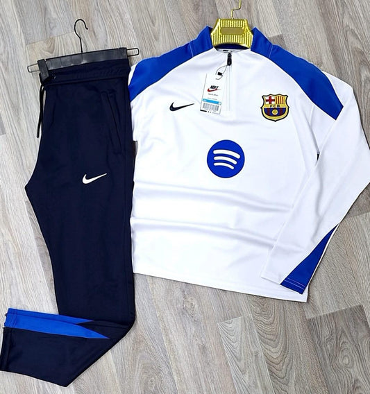Chandal barcelona blanco detalles azules pantalon negro