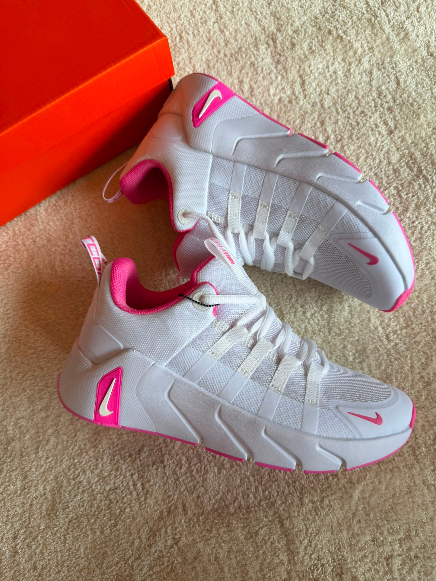 Nike Free Metcon 7 blancas detalles rosas