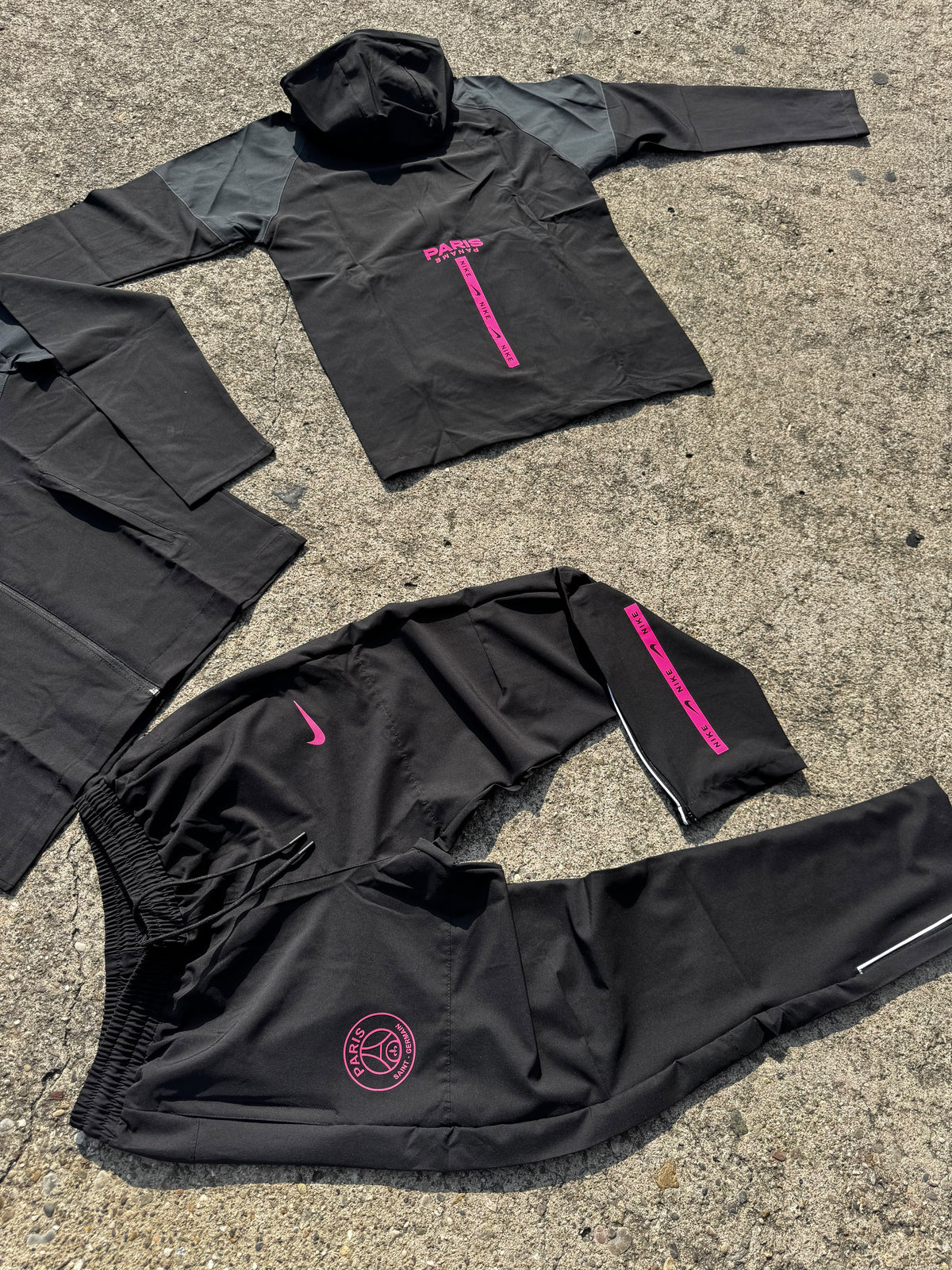 Chandal PSG negro logo rosa