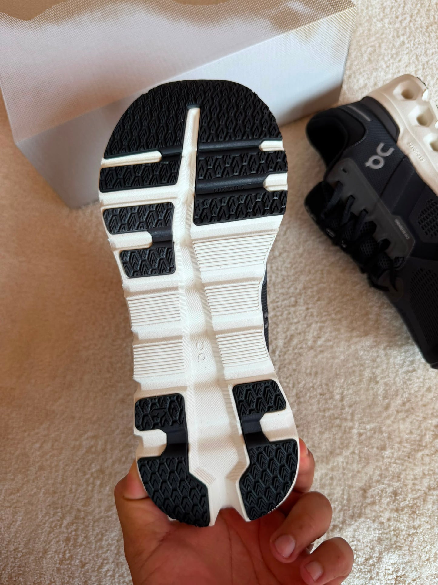 Zapatillas On Running CLOUDTILT negro logo gris detalles blancos
