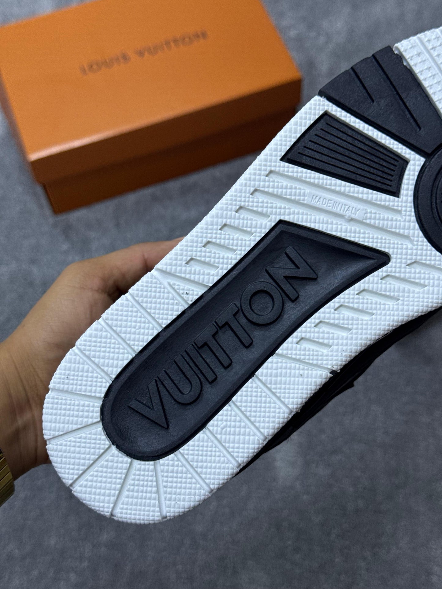 LV skate negras logo blanco